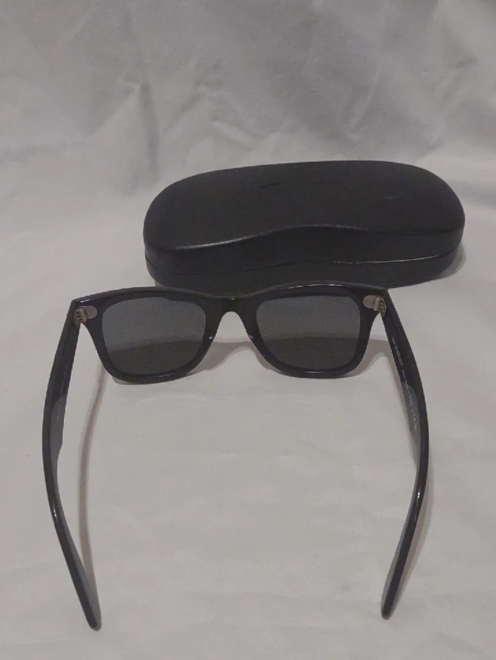 Classic Black Ray-Ban Sunglasses with Case
